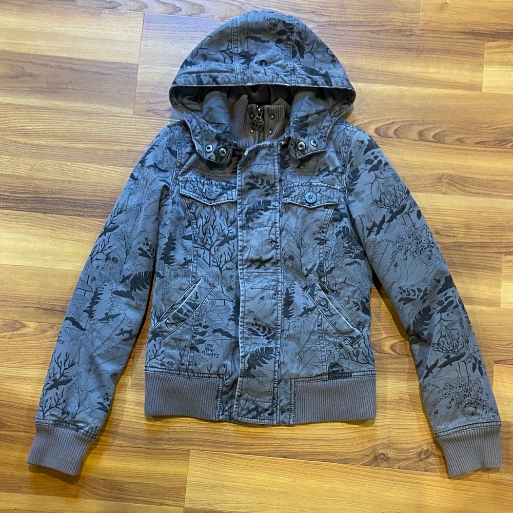 Y2K / RARE - TNA, Then Now Always Grey Graphic Print Maverick Jacket -Size XXS